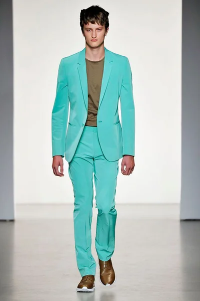 Look 10